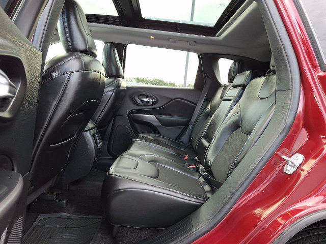 Used 2019 Jeep Cherokee Latitude Plus w/ Comfort/Convenience Group AWD/4WD image 13