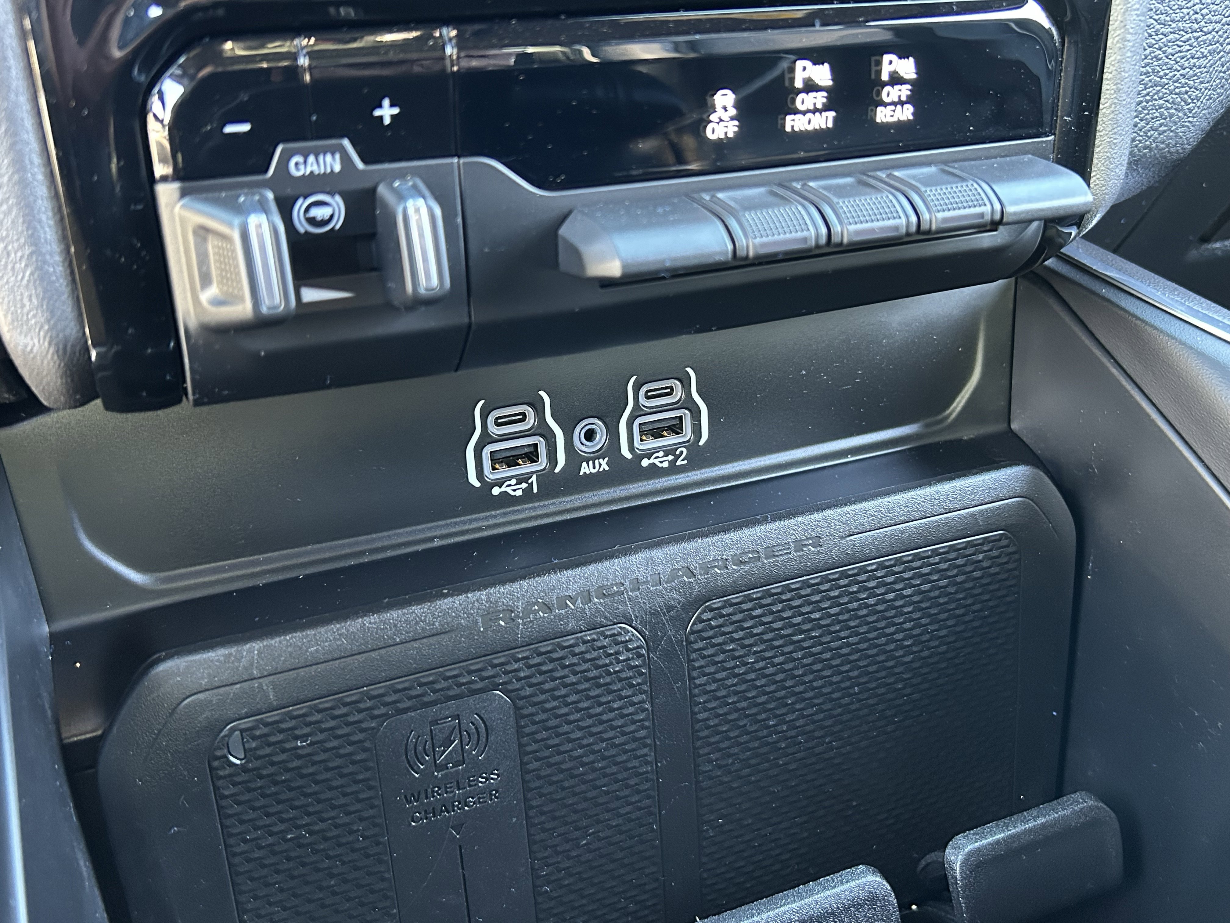 Used 2025 RAM 1500 Laramie AWD/4WD image 26