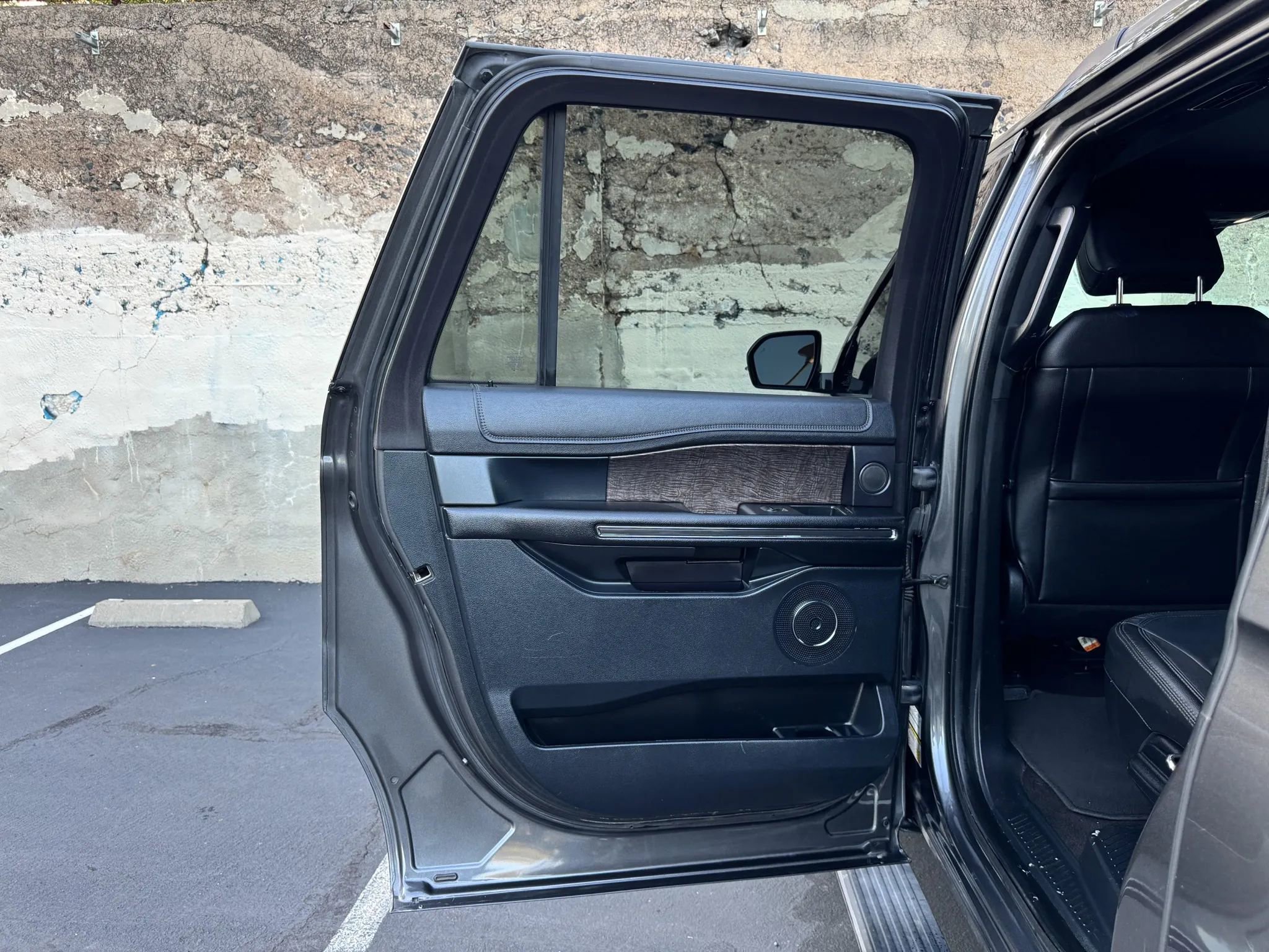 Used 2020 Ford Expedition Max Limited image 23