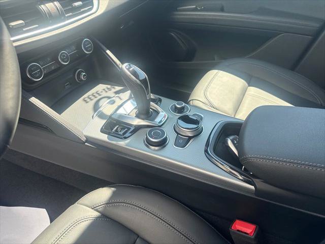 Used 2025 Alfa Romeo Stelvio Sprint AWD/4WD image 41