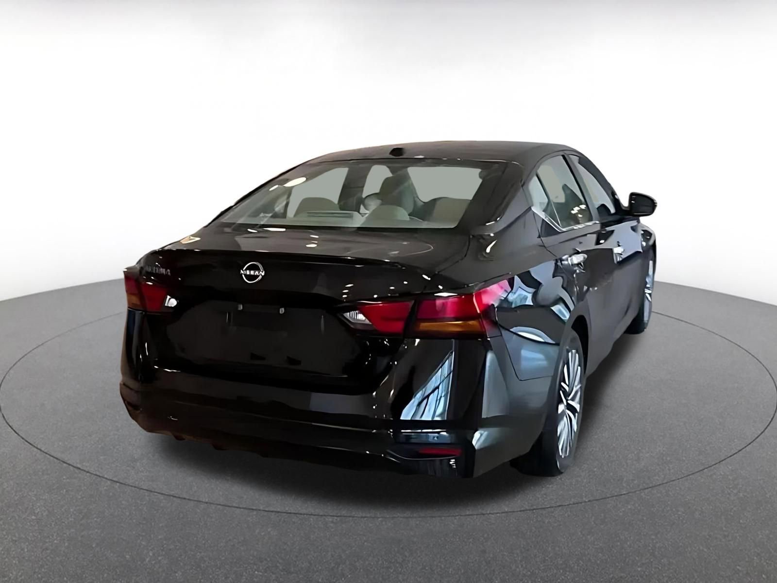 Used 2025 Nissan Altima 2.5 SV image 12