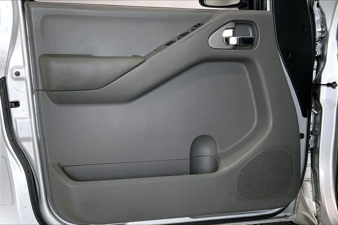 Used 2013 Nissan Frontier SV AWD/4WD image 25