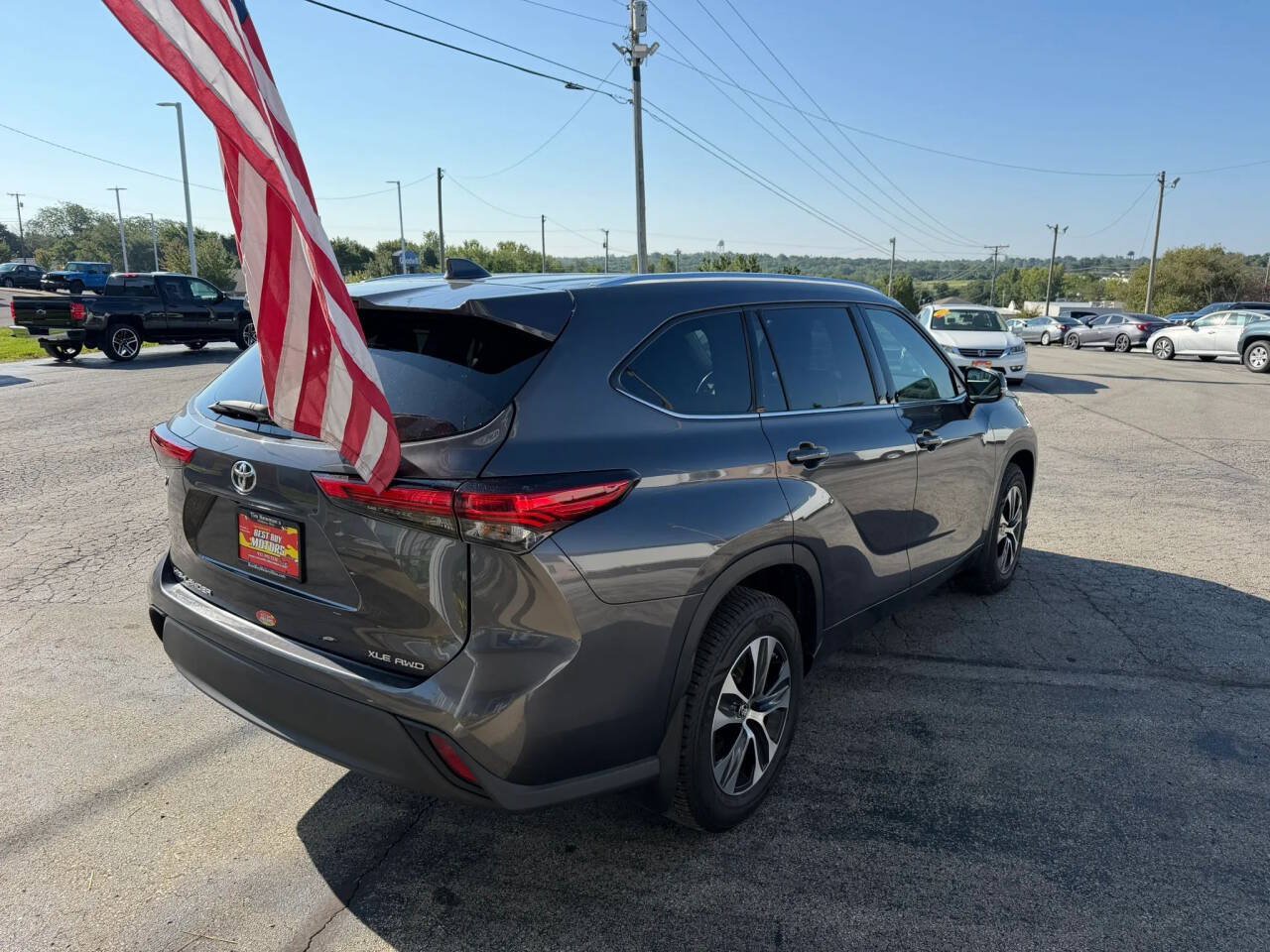 Used 2020 Toyota Highlander XLE AWD/4WD image 5