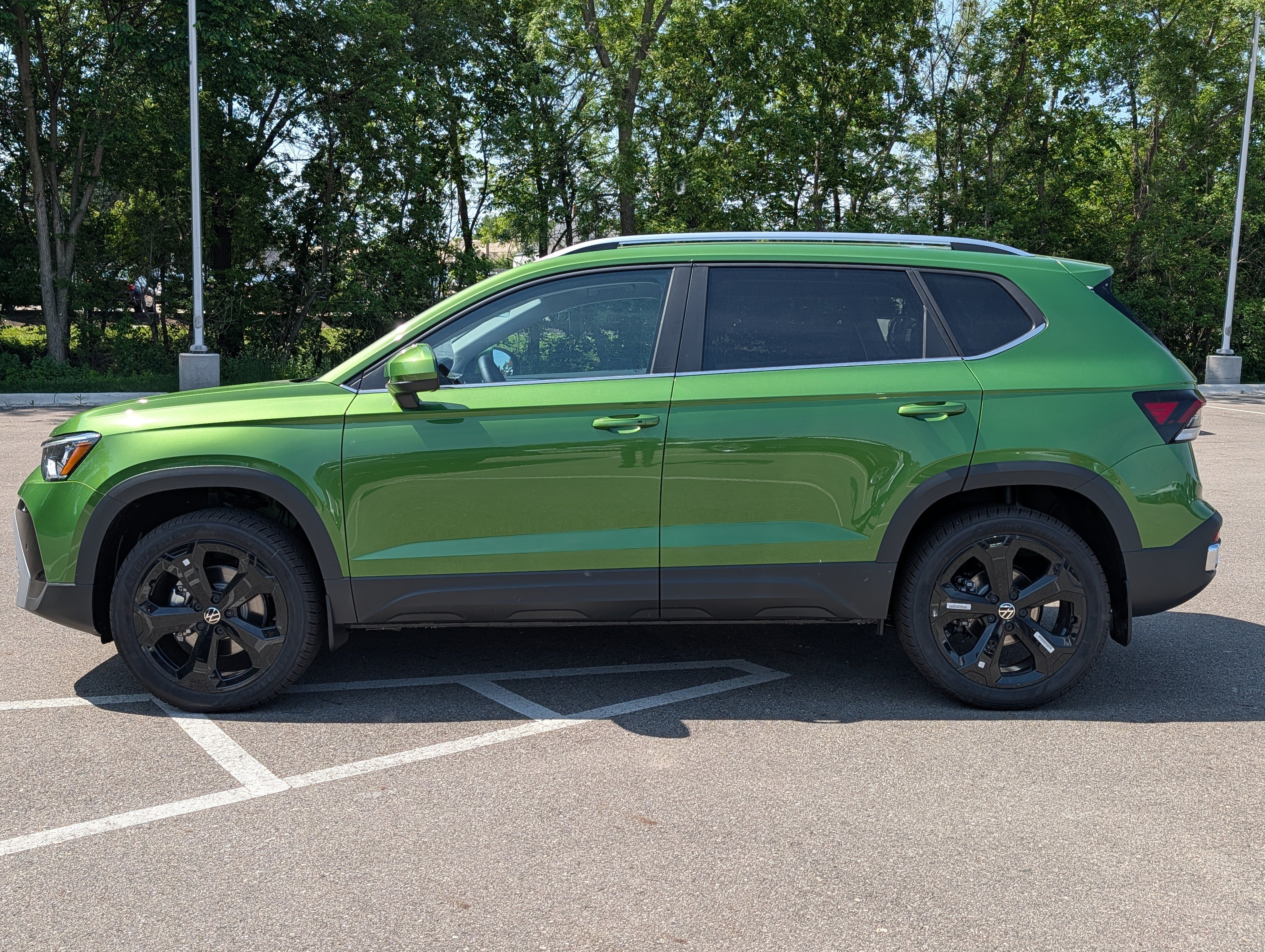 New 2026 Volkswagen Taos SEL AWD/4WD image 3