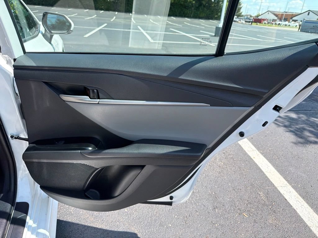 Used 2025 Toyota Camry SE w/ Convenience Package FWD image 22