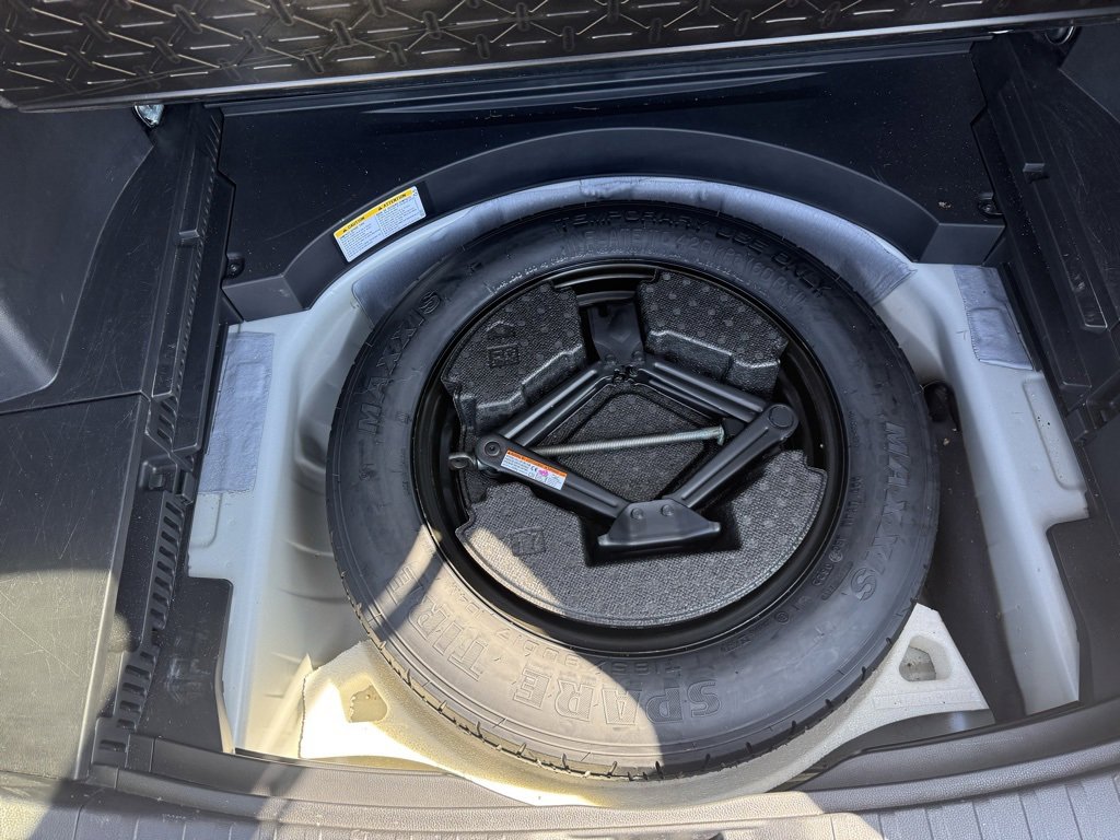 Used 2022 Toyota RAV4 XLE image 32