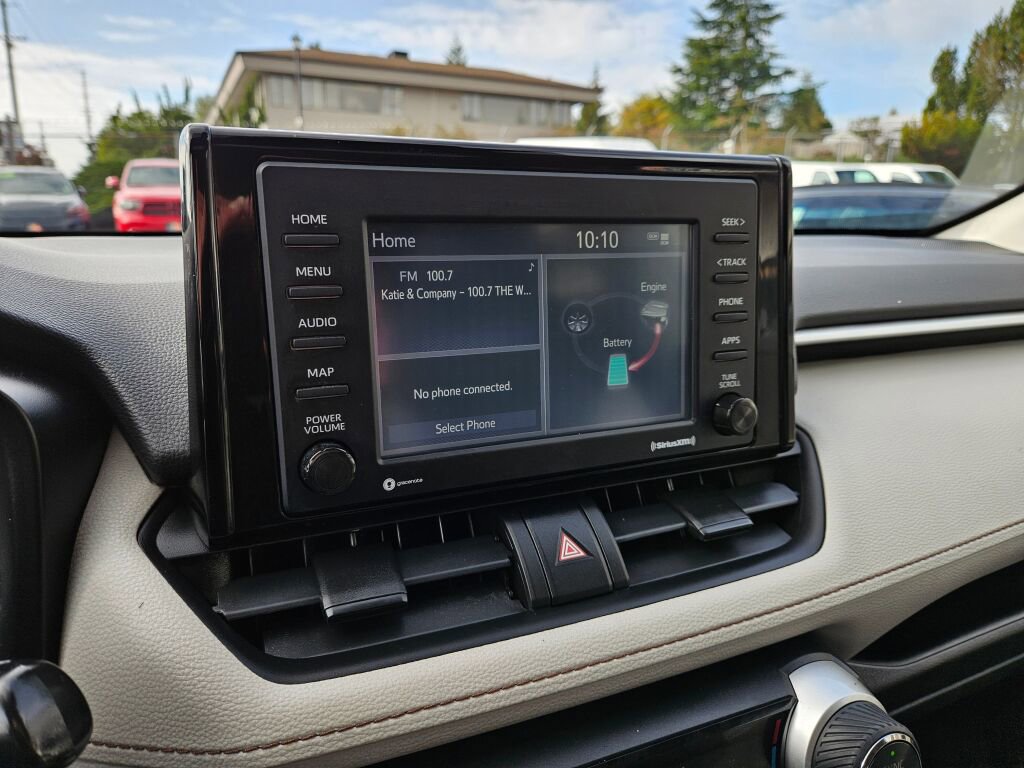 Used 2020 Toyota RAV4 XLE image 4