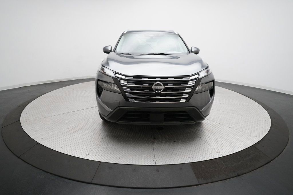 Used 2024 Nissan Rogue SV w/ SV Premium Package image 11