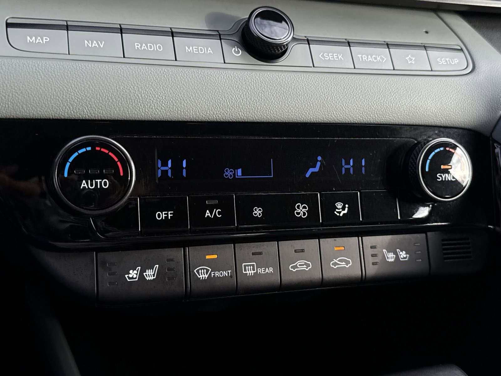 Certified 2025 Hyundai Elantra Limited image 21