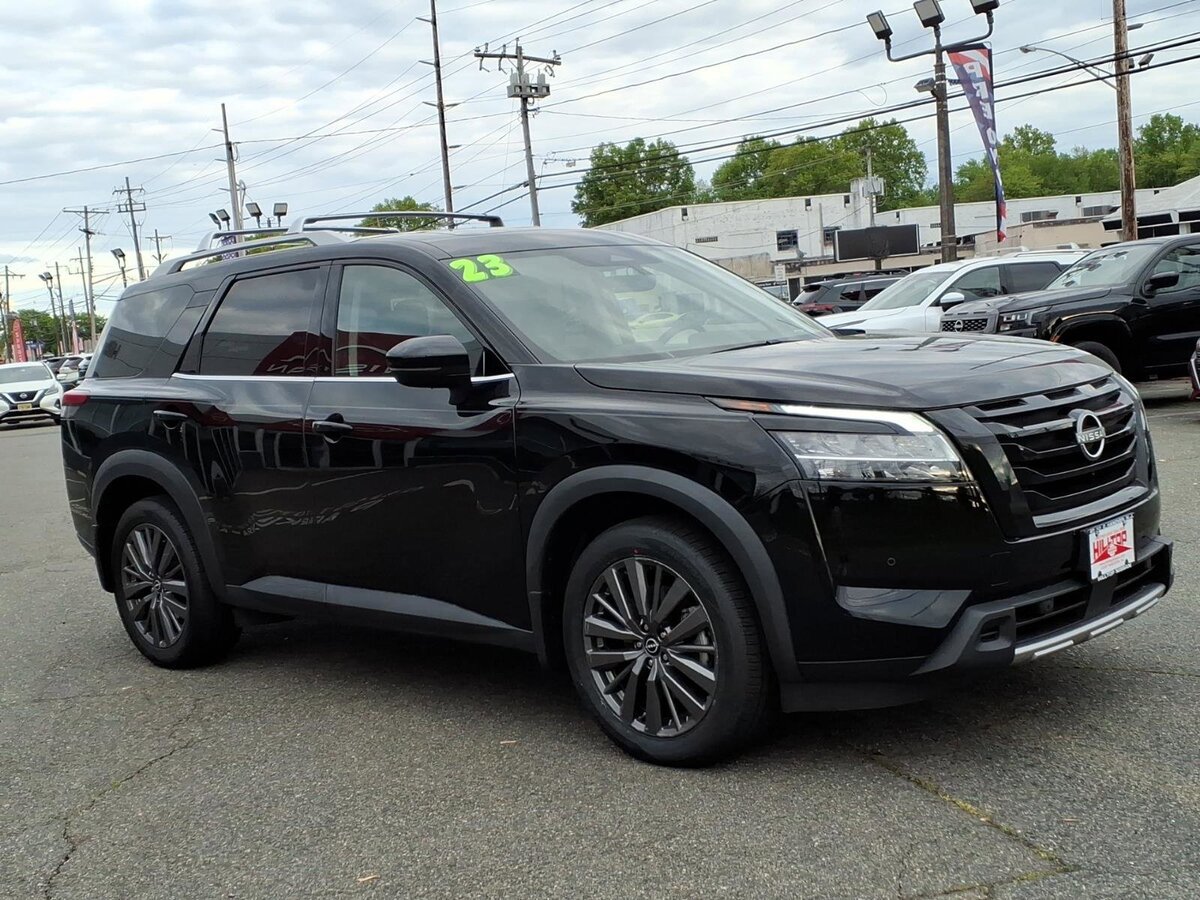 Certified 2023 Nissan Pathfinder SL w/ SL Premium Package AWD/4WD image 3