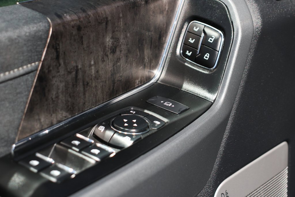 Used 2023 Ford F250 Lariat w/ Black Appearance Package image 17