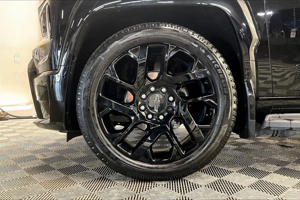 Used 2024 Chevrolet Silverado EV RST AWD/4WD image 8