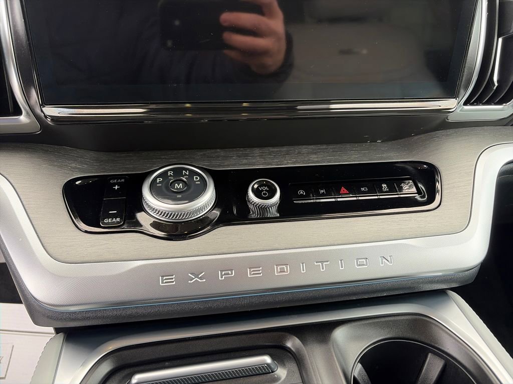 Used 2025 Ford Expedition Max Platinum image 27