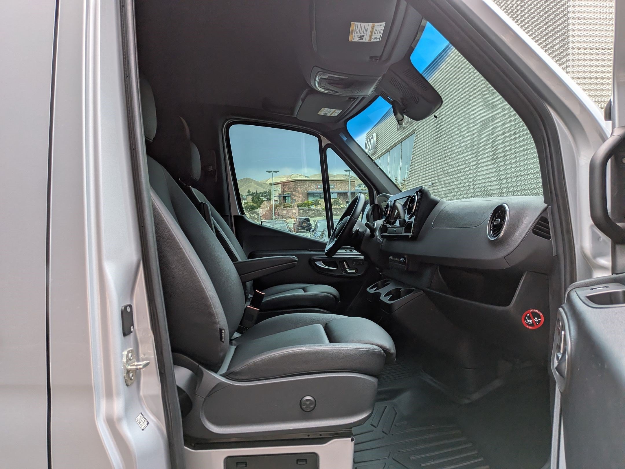 Used 2024 Mercedes-Benz Sprinter 2500 image 32