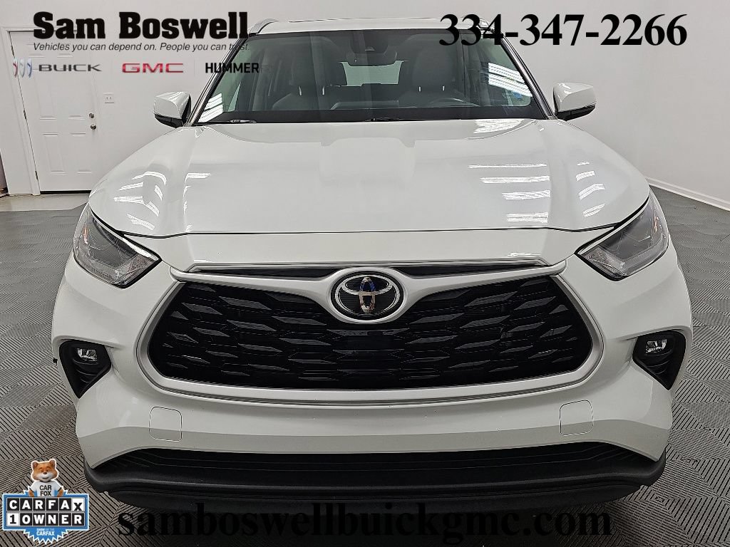 Used 2022 Toyota Highlander XLE FWD image 3