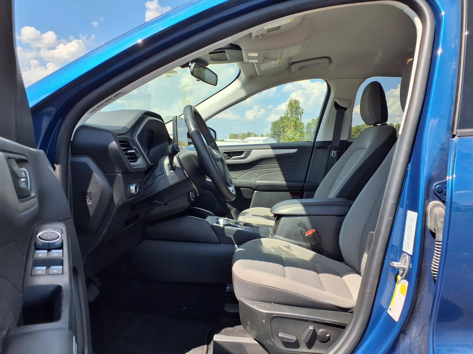 Used 2022 Ford Escape SE w/ SE Sport Appearance Package FWD image 21