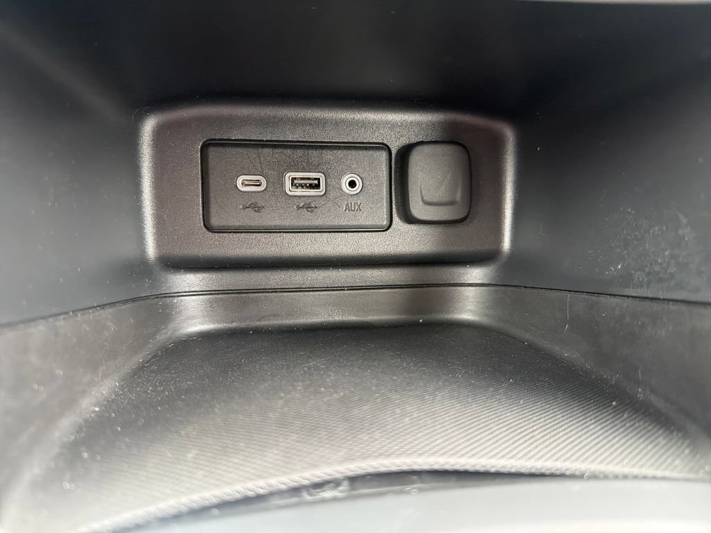 Used 2020 Chevrolet Equinox LS w/ LPO, Floor Liner Package FWD image 18