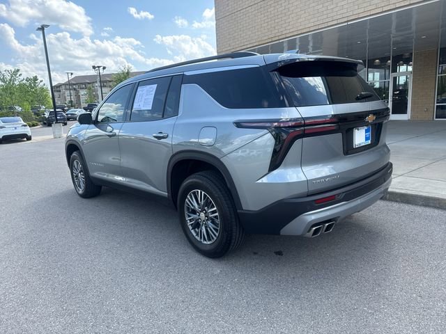 Used 2024 Chevrolet Traverse LT w/ Trailering Package FWD image 2