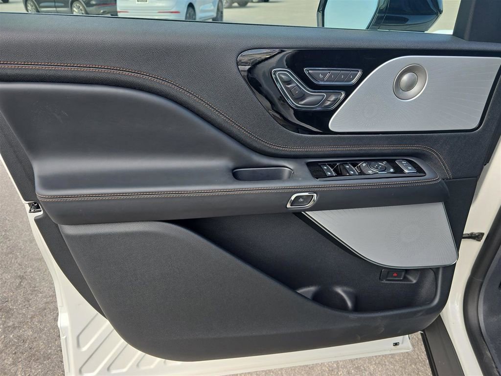 New 2025 Lincoln Aviator Black Label image 17