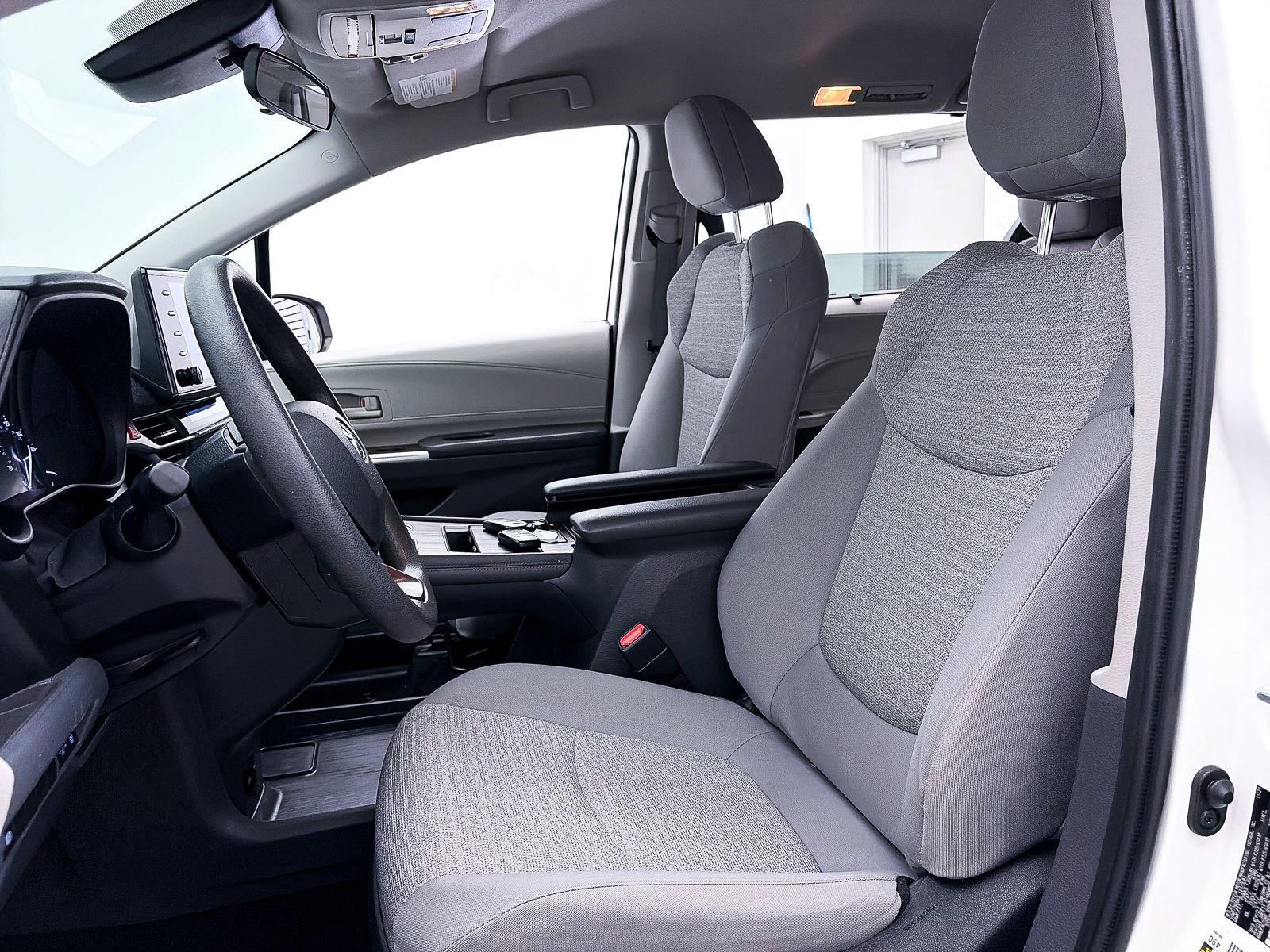 Used 2022 Toyota Sienna LE FWD image 17