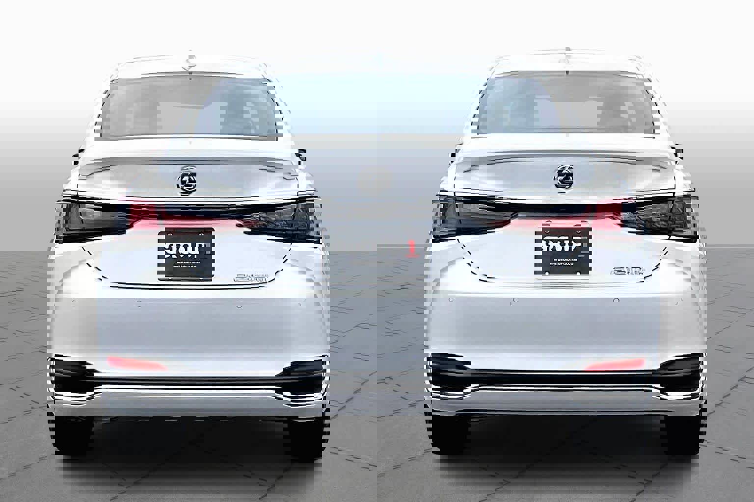 Used 2024 Lexus ES 300h w/ Premium Package image 4