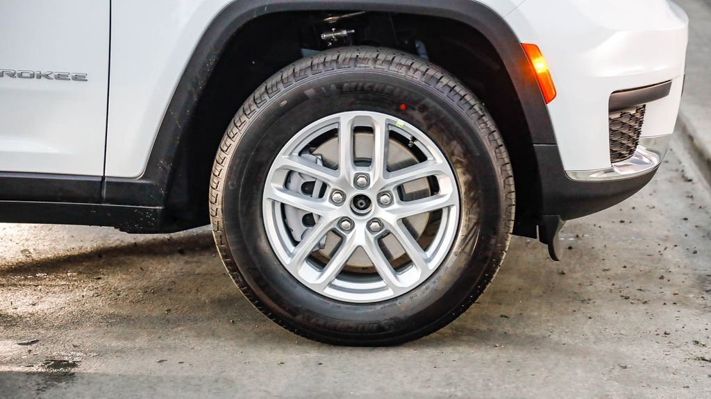 New 2025 Jeep Grand Cherokee L Laredo w/ Luxury Tech Group I image 11