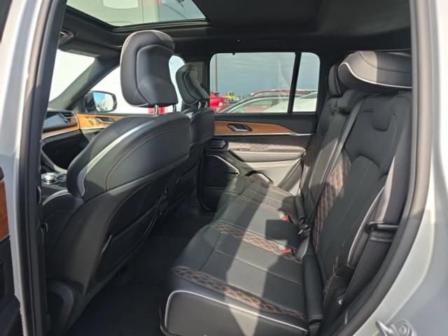 Used 2022 Jeep Grand Cherokee Summit AWD/4WD image 5