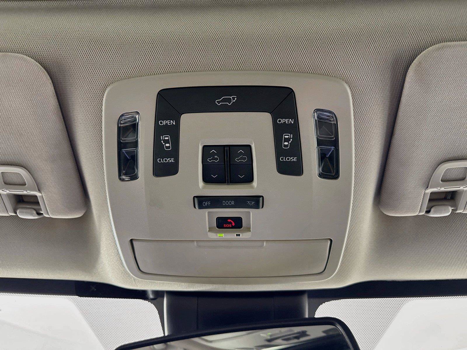 Certified 2025 Toyota Sienna XLE FWD image 24