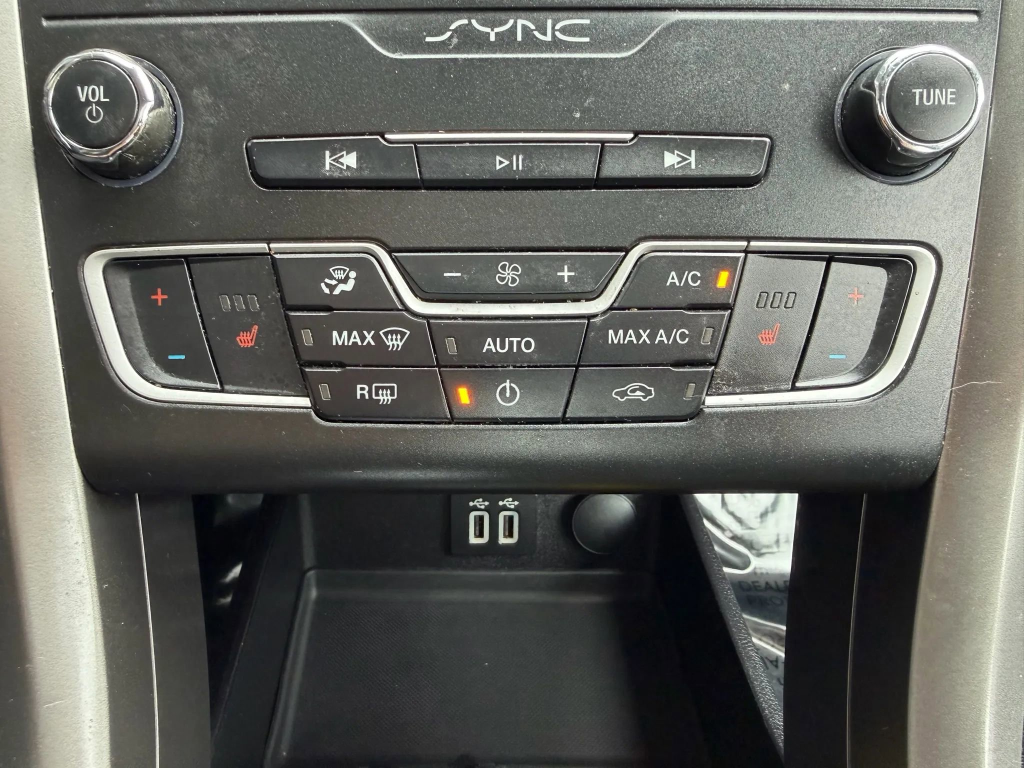 Used 2020 Ford Fusion SE image 17