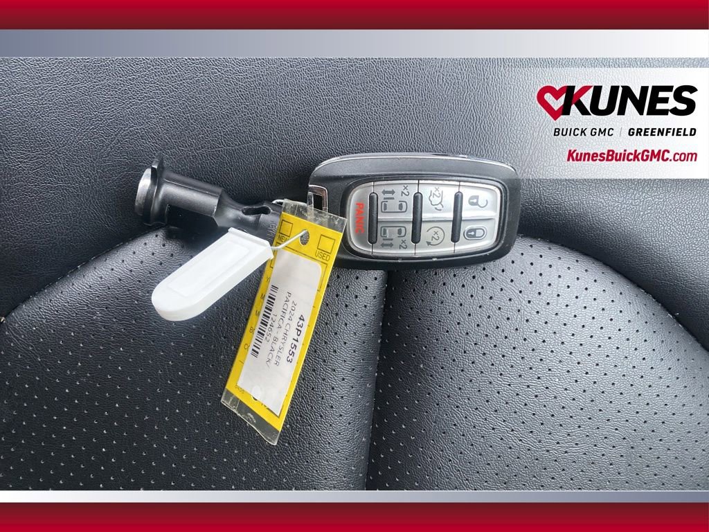 Used 2024 Chrysler Pacifica Touring-L image 17