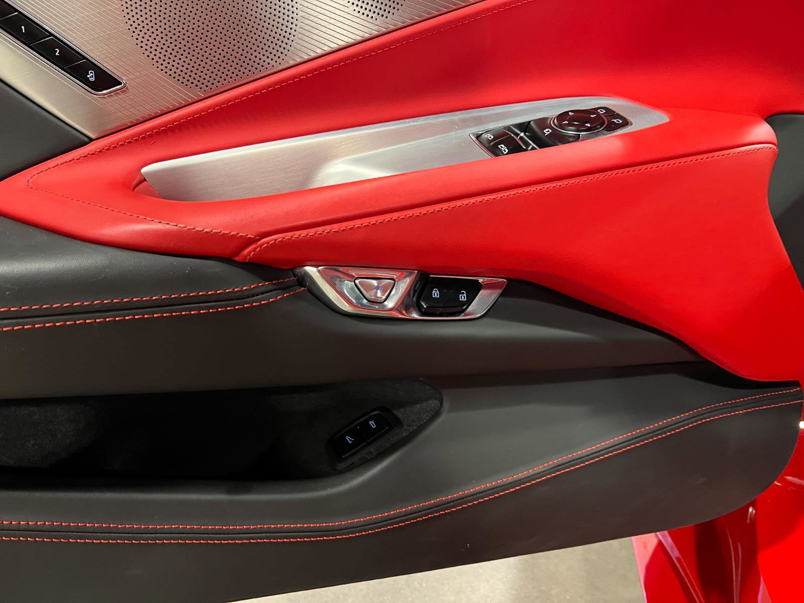 Used 2020 Chevrolet Corvette Stingray Premium Cpe w/ 3LT Preferred Equipment Group image 27