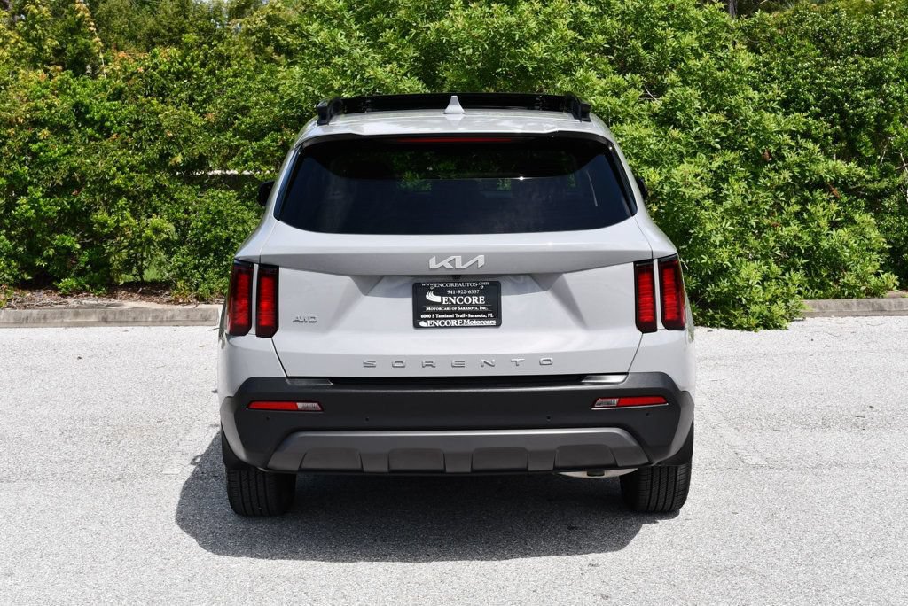 Used 2022 Kia Sorento S w/ Panoramic Sunroof Package AWD/4WD image 5