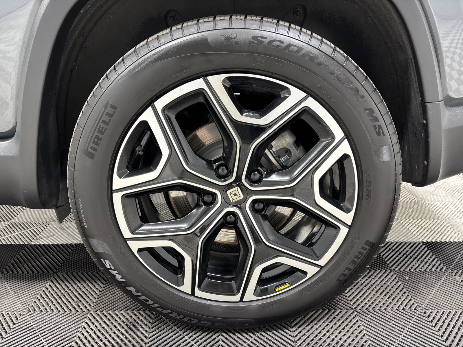 Used 2025 Rivian R1S Adventure AWD/4WD image 10