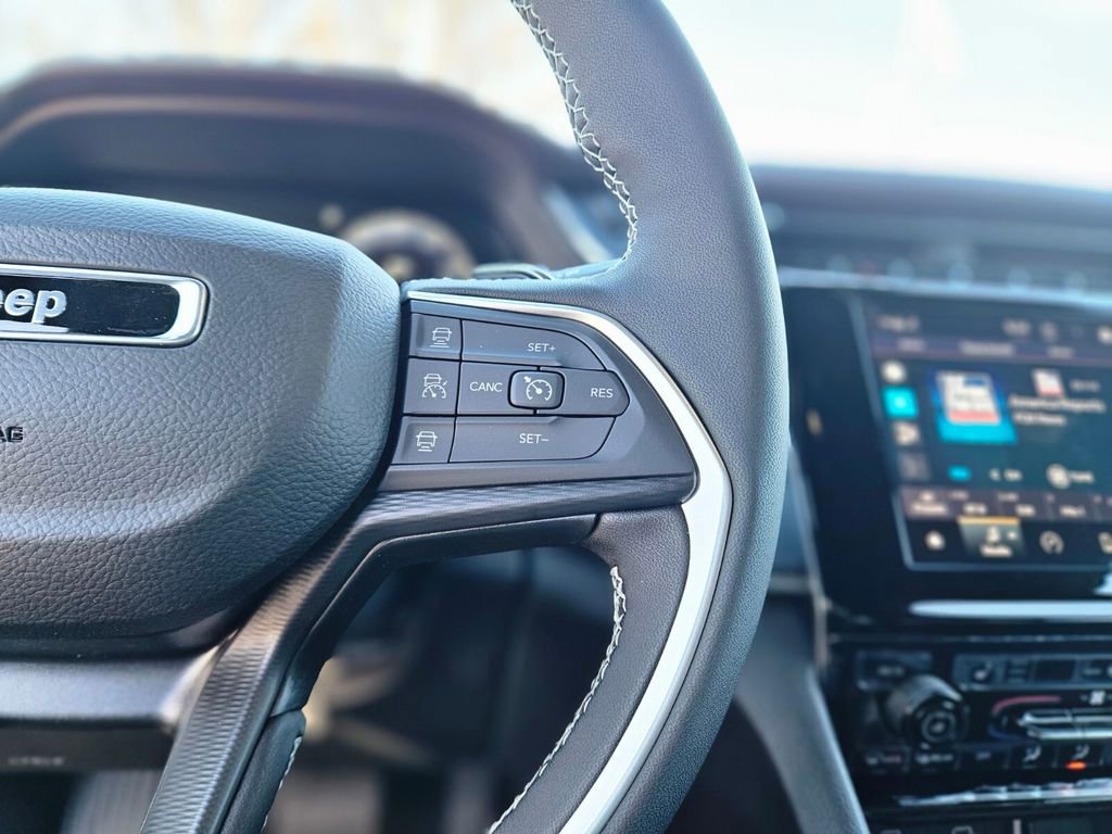 New 2025 Jeep Grand Cherokee Altitude image 25