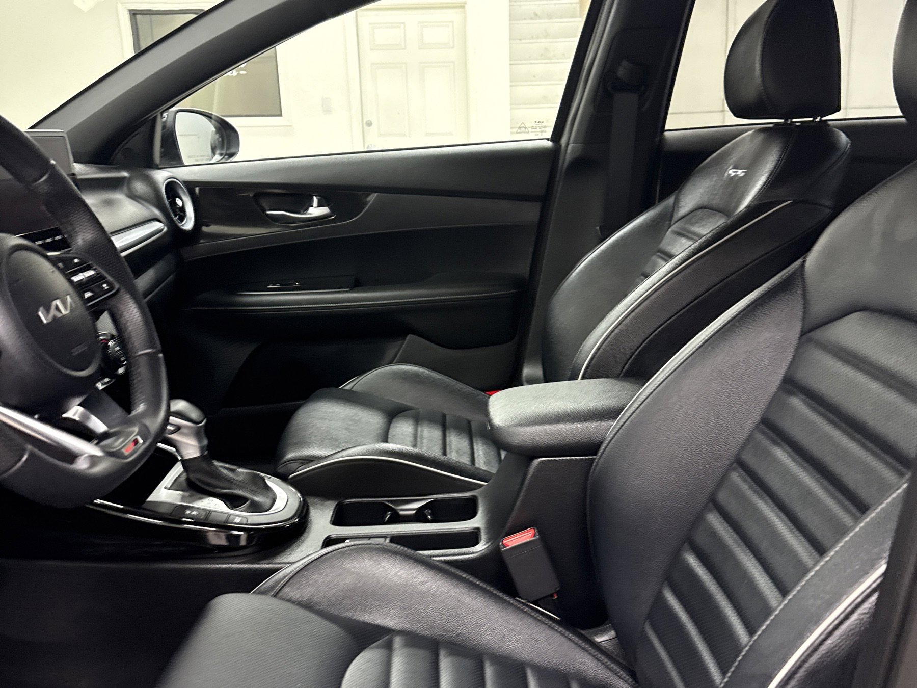 Used 2024 Kia Forte GT-Line w/ GT-Line Premium Package image 4