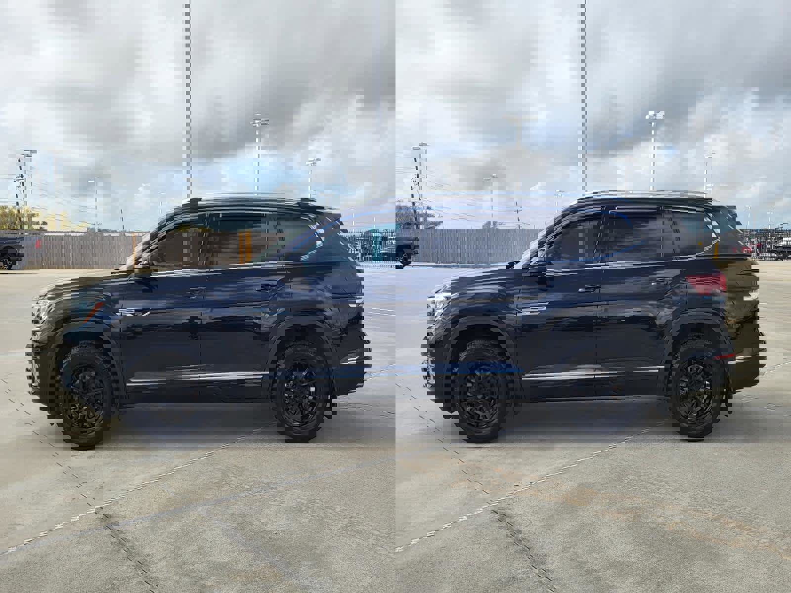 Used 2024 Volkswagen Atlas SEL Premium R-Line image 2