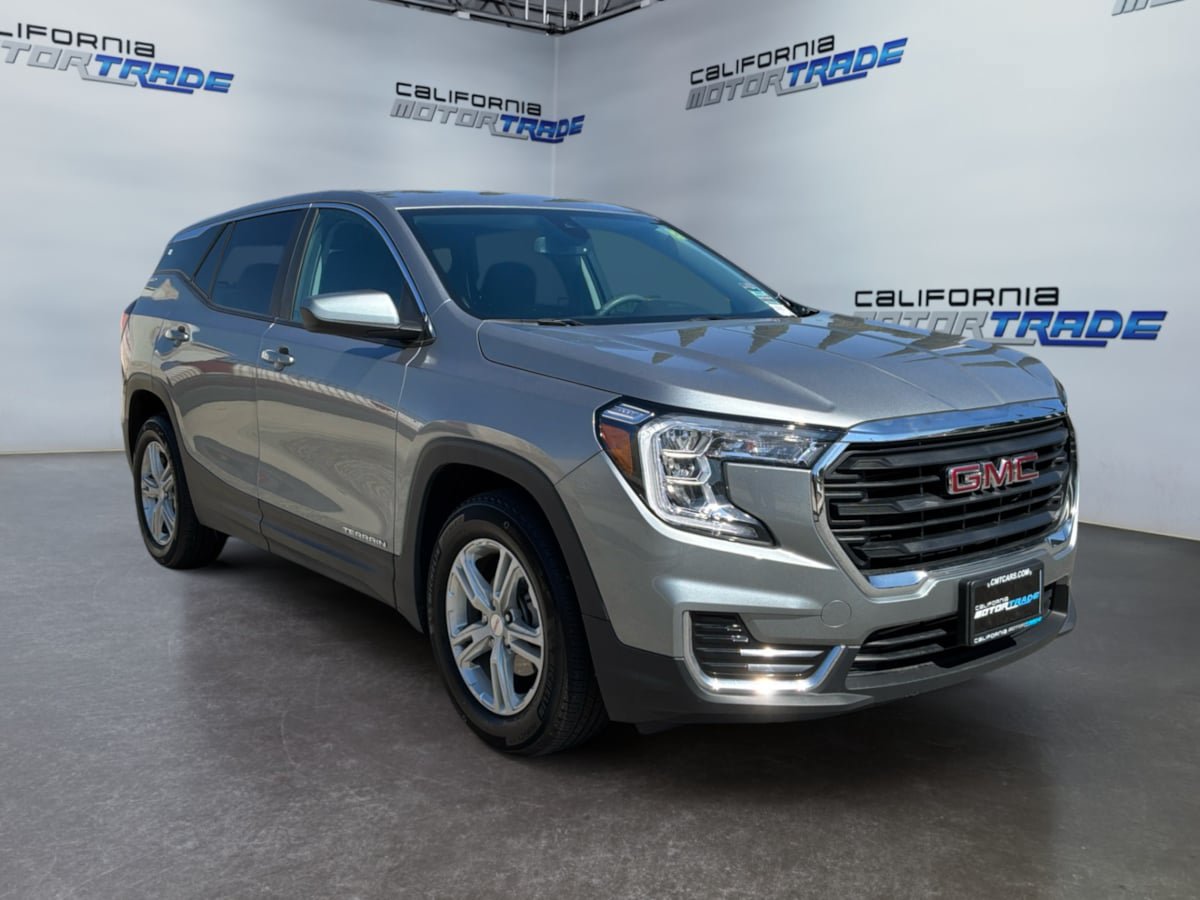 Used 2023 GMC Terrain SLE FWD image 3