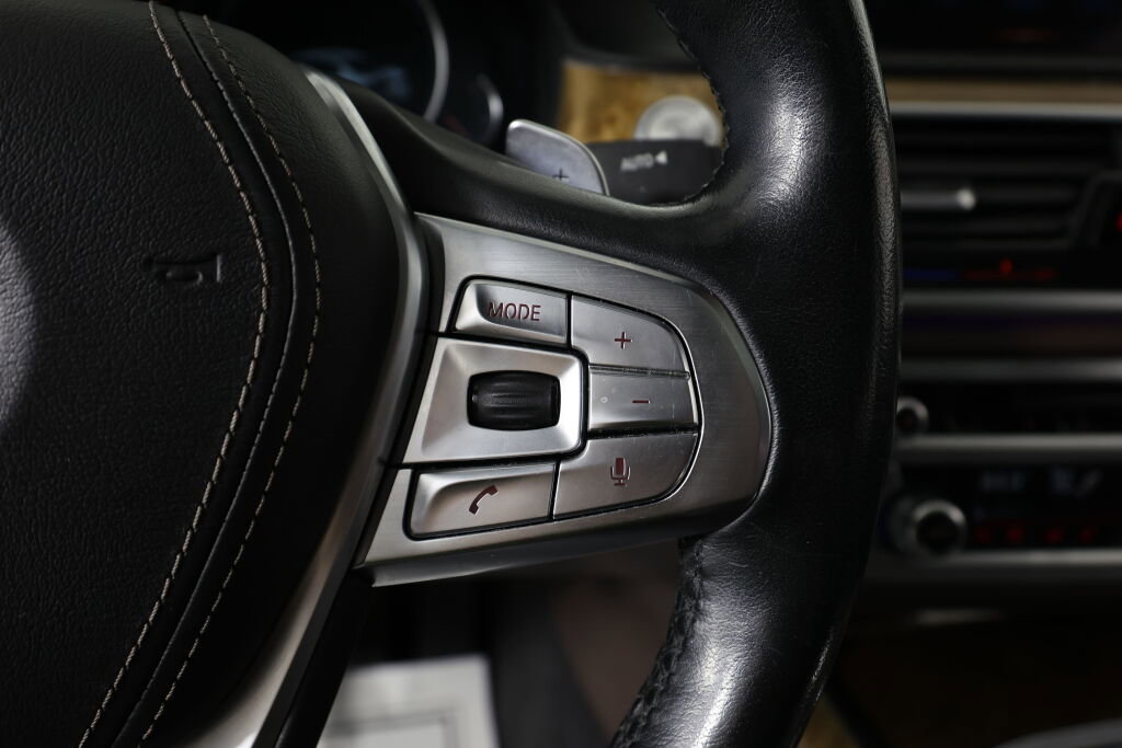 Used 2016 BMW 740i image 36