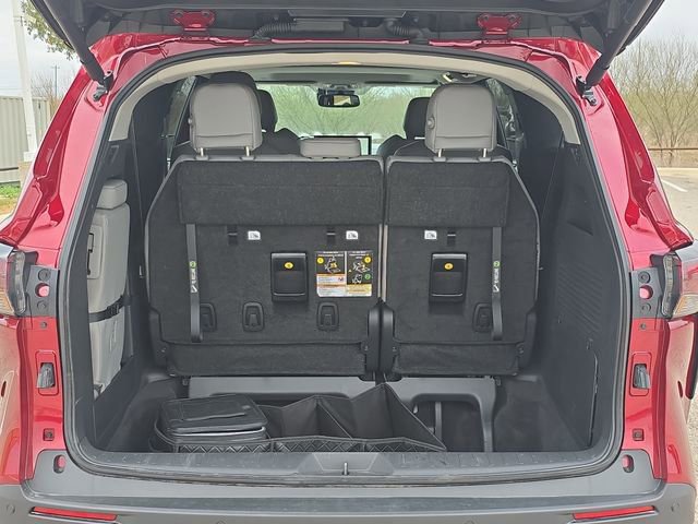 Used 2025 Toyota Sienna XLE image 13