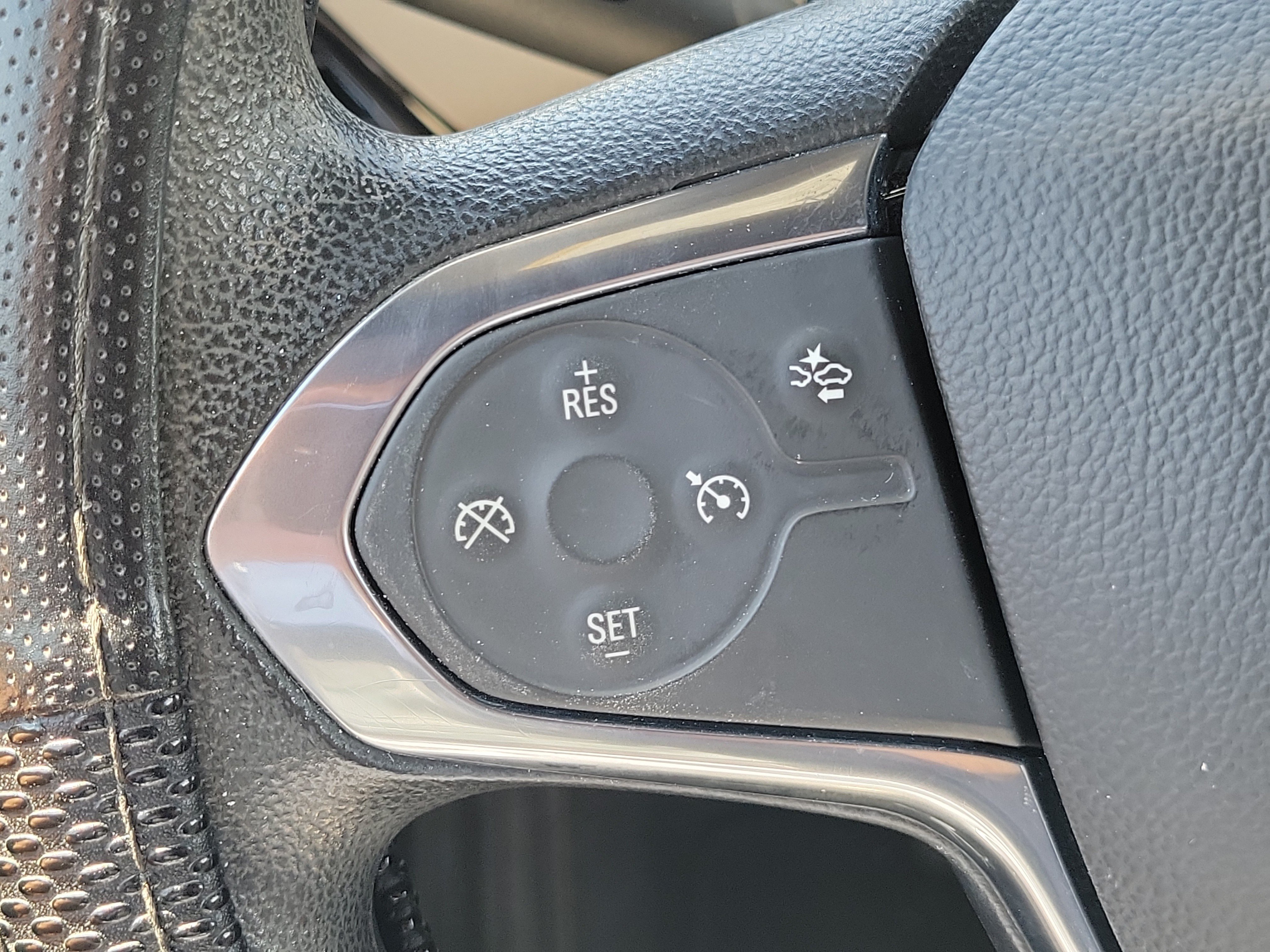 Used 2023 Chevrolet Traverse LS FWD image 21