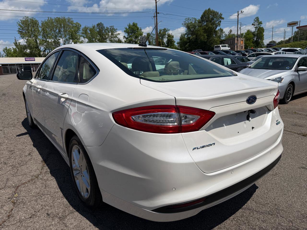 Used 2015 Ford Fusion SE w/ Equipment Group 202A FWD image 7