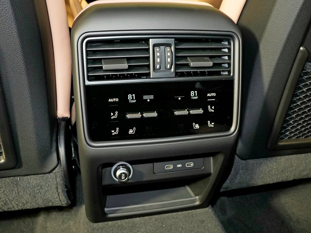 Used 2026 Porsche Cayenne AWD/4WD image 34