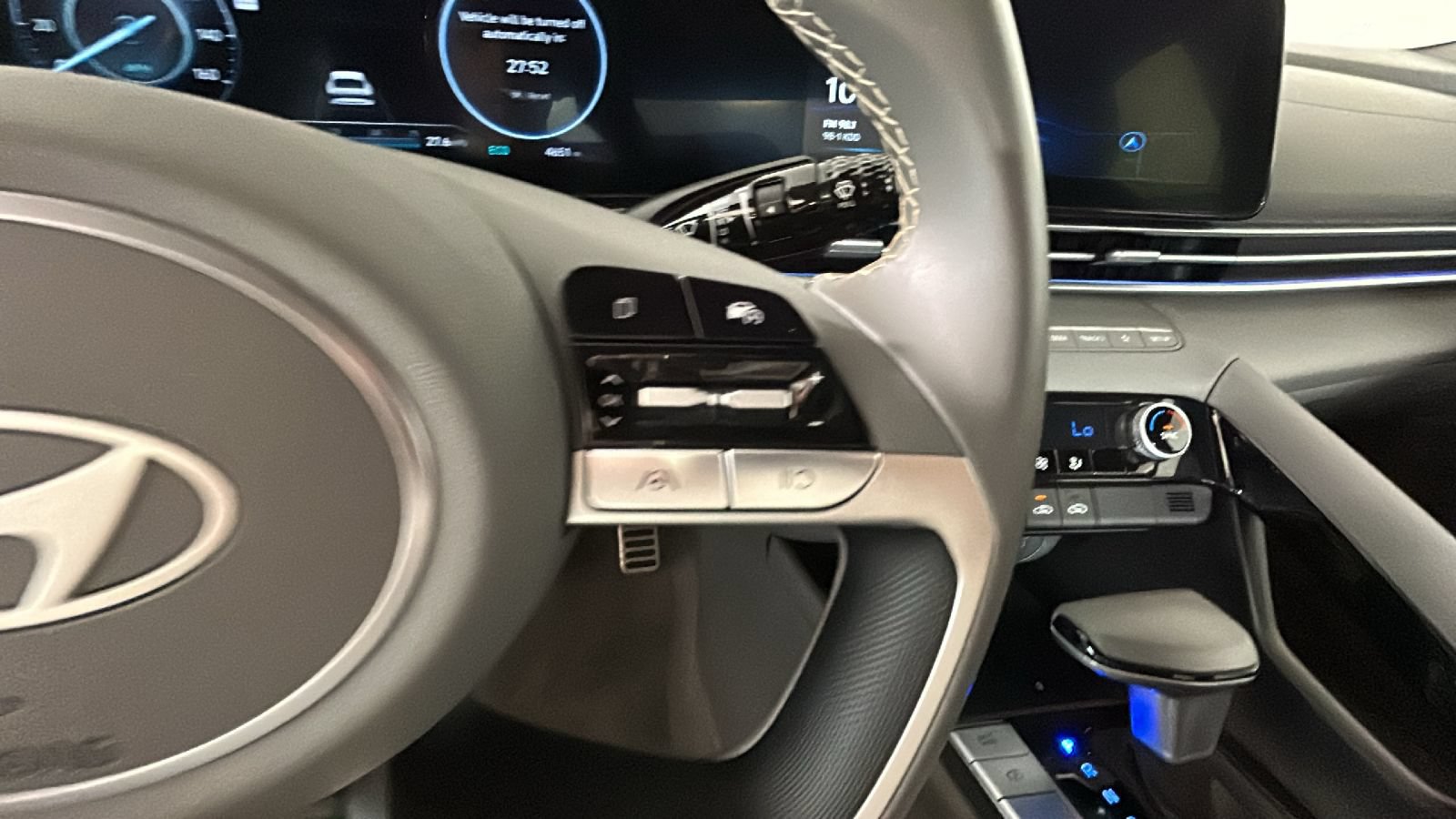Certified 2025 Hyundai Elantra SEL FWD image 17