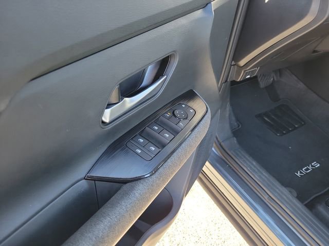 Used 2025 Nissan Kicks SV w/ Charging Package FWD image 11