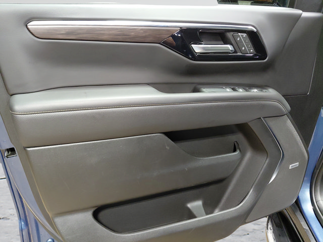 Used 2025 Chevrolet Suburban Premier AWD/4WD image 25