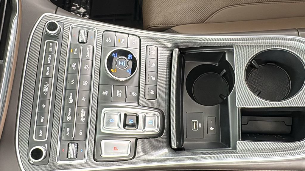 Used 2023 Hyundai Santa Fe Limited image 29