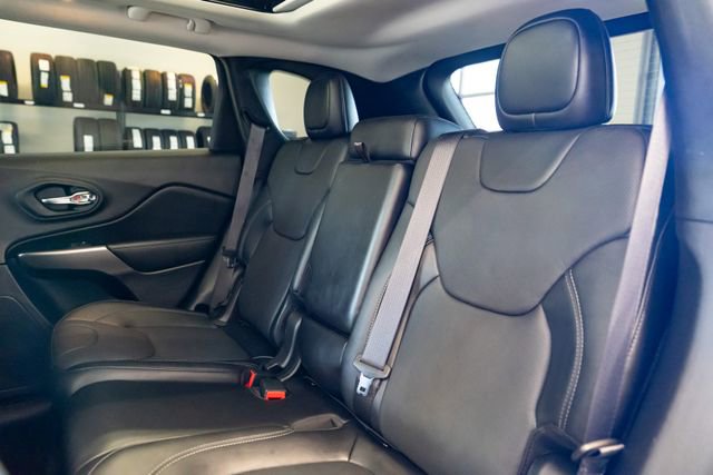 Used 2021 Jeep Cherokee Limited w/ Elite Package AWD/4WD image 27