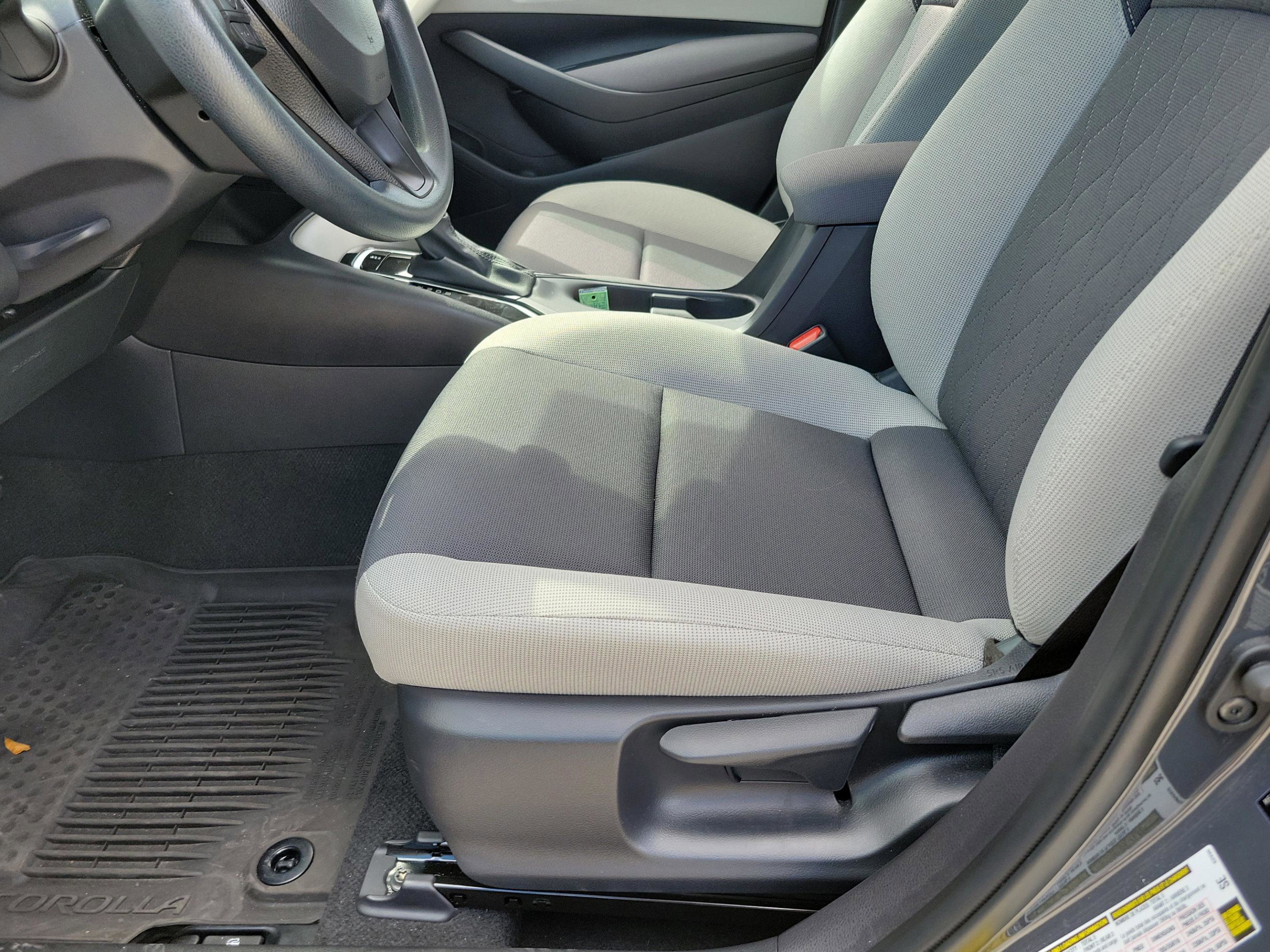 Used 2025 Toyota Corolla LE w/ Convenience Package image 20