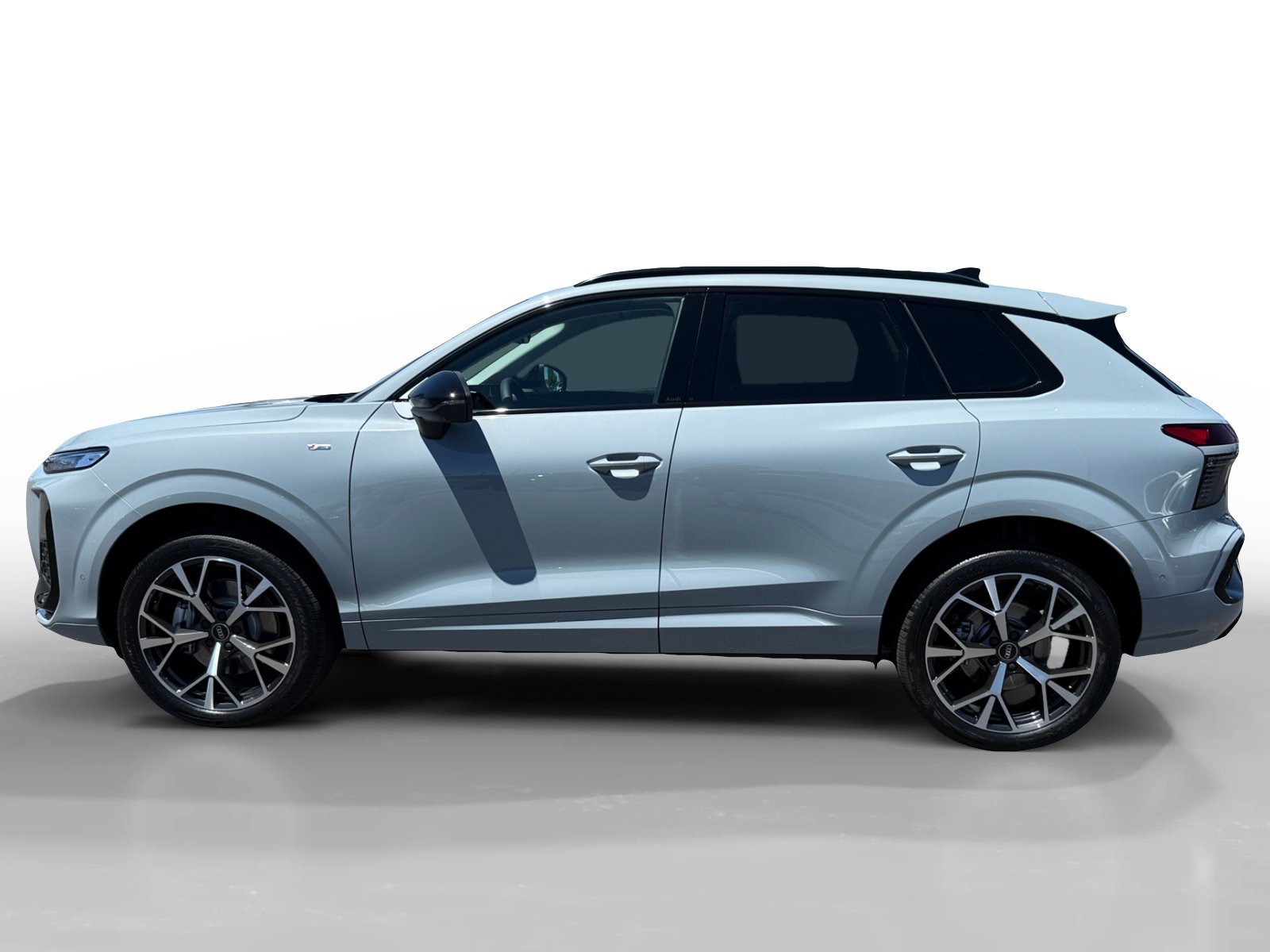 New 2026 Audi Q3 quattro 2.0T AWD/4WD image 2