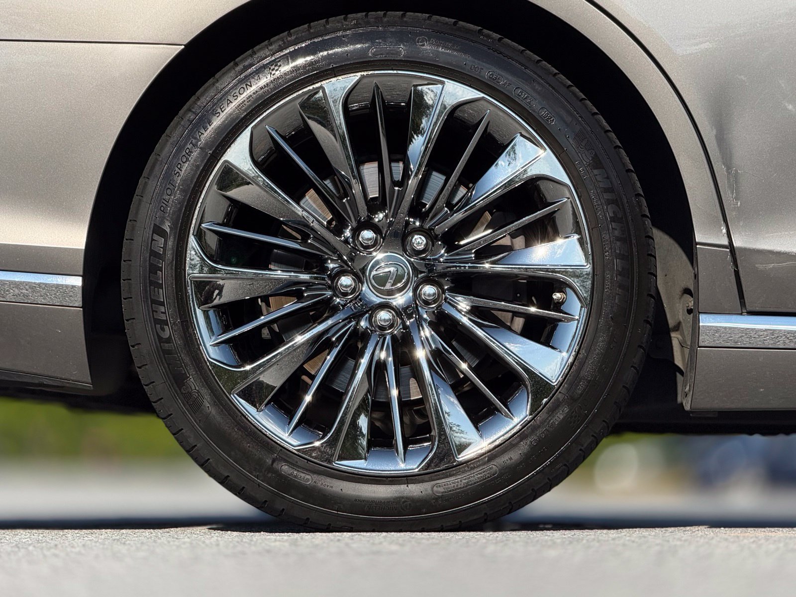 Used 2018 Lexus LS 500 w/ Interior Upgrade Package RWD image 19